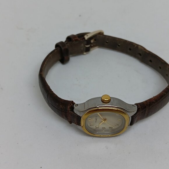 Timex LL Women's 19 mm Two Tone Quartz Watch NEW BATTERY - Picture 5 of 11